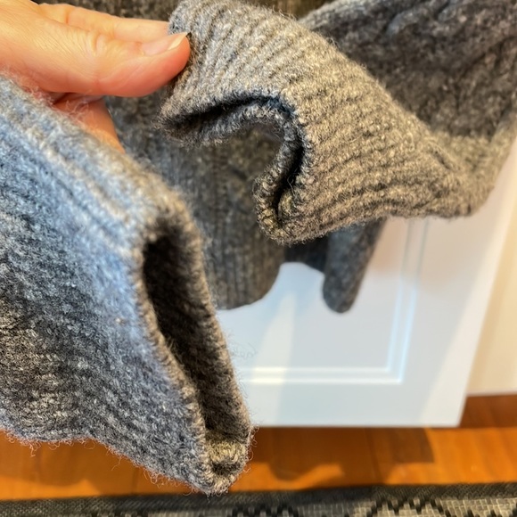 MUSKOKA Dry Goods , made in Italy sweater, Size Medium - Picture 5 of 7